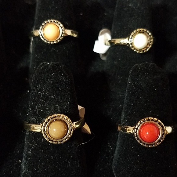 Dainty Stone Round Ring Size 8 -- 4 Choices - Picture 1 of 5